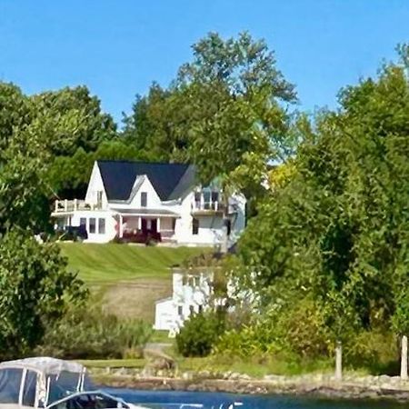 Gray'S Manor - Lake Memphremagog Apartment Newport Екстериор снимка